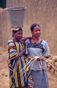 Local girls. They have decorative tattoo around their mouth. Bor village. Mali.