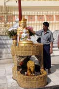 Shwedagon Paya, Yangon. Myanmar (Burma).