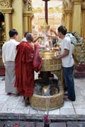 Shwedagon Paya, Yangon. Myanmar (Burma).