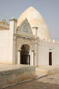 Small mosque on the way to Wadi Daw'an. Yemen.