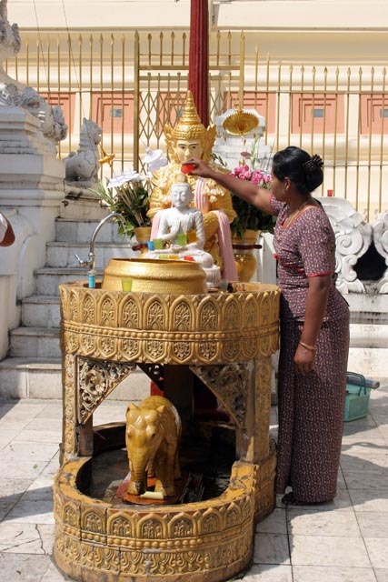 Shwedagon Paya, Yangon. Myanmar (Burma).